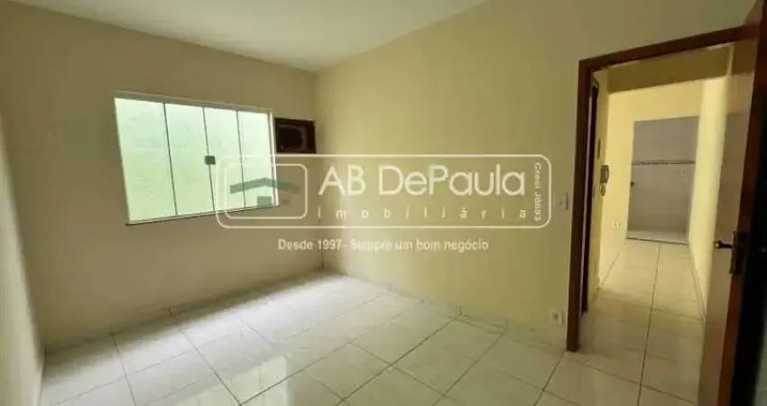 Casa com 1 quarto para alugar na Rua Almeida e Sousa, Magalhães Bastos, Rio de Janeiro