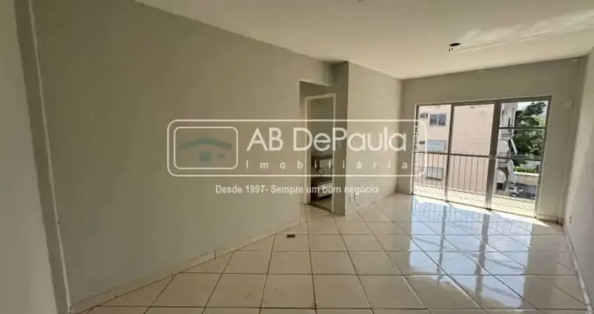 Apartamento com 2 quartos para alugar na Rua Bárbara Heliodora, Jardim Sulacap, Rio de Janeiro