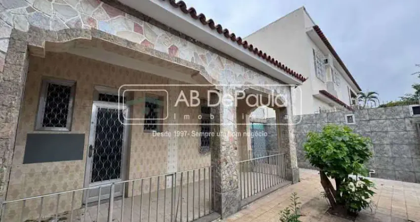 Casa com 4 quartos para alugar na Rua Sodrelia, Realengo, Rio de Janeiro