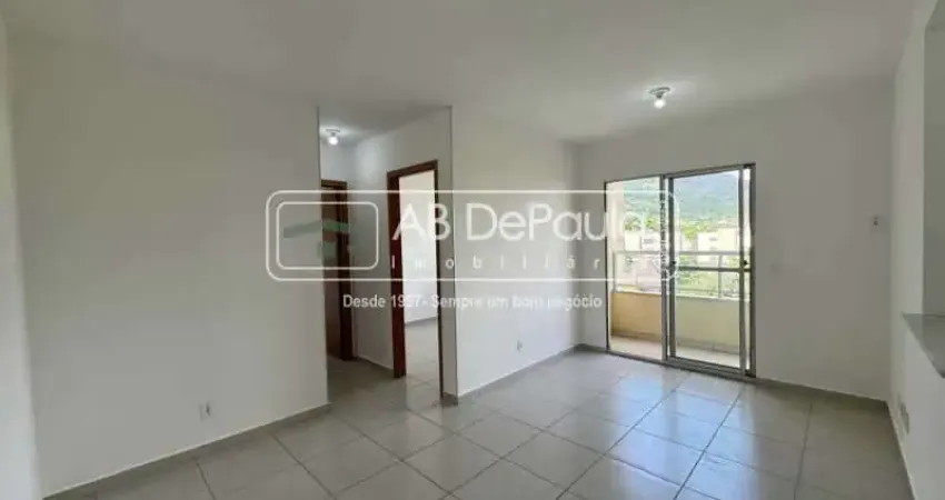 Apartamento com 2 quartos para alugar na Avenida Alberico Dinis, Jardim Sulacap, Rio de Janeiro