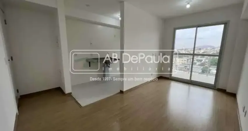 Apartamento com 2 quartos para alugar na Rua Xavier Curado, Marechal Hermes, Rio de Janeiro