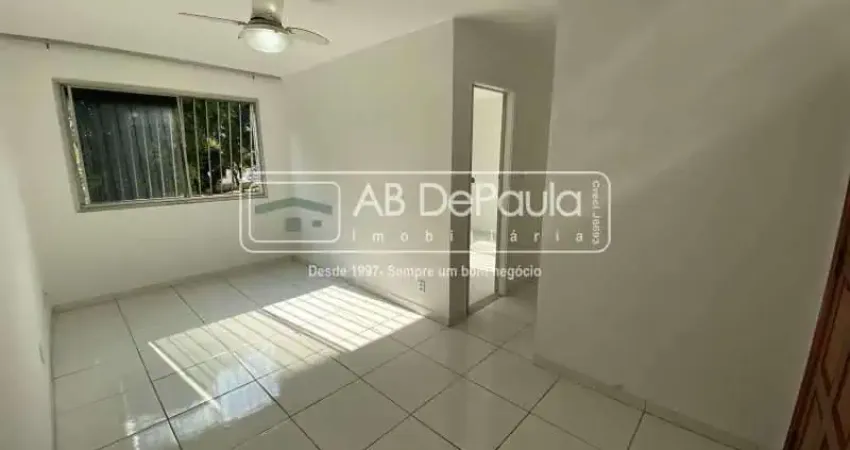 Apartamento com 2 quartos para alugar na Rua Guilherme Fernandes, Jardim Sulacap, Rio de Janeiro