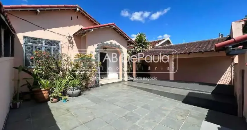 Casa com 3 quartos para alugar na Rua Bárbara Heliodora, Jardim Sulacap, Rio de Janeiro