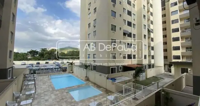Apartamento com 2 quartos para alugar na Avenida Alberico Dinis, Jardim Sulacap, Rio de Janeiro