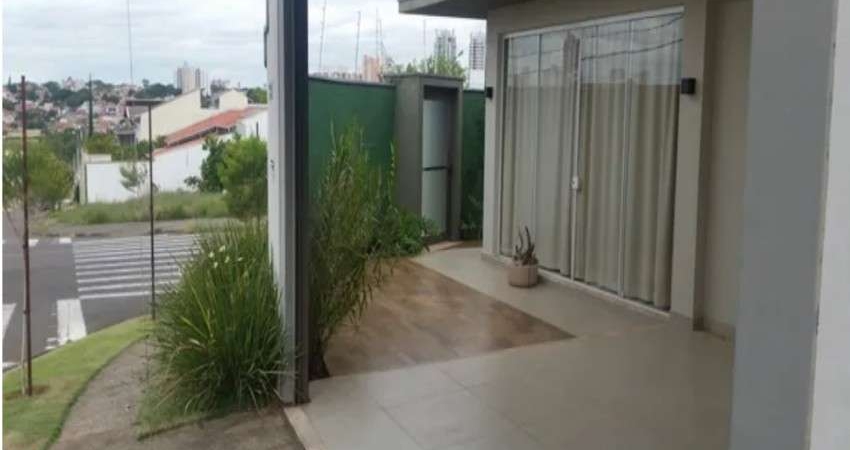 Casa de 4 dormitórios, 4 banheiros e 2 vagas de garagem