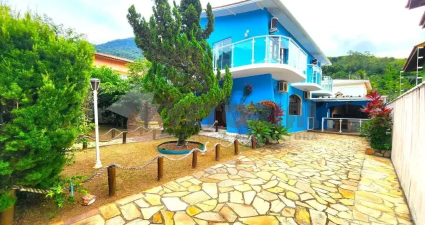 Sobrado com 5 Dormitórios e Piscina, Portal da Olaria  São Sebastião  SP