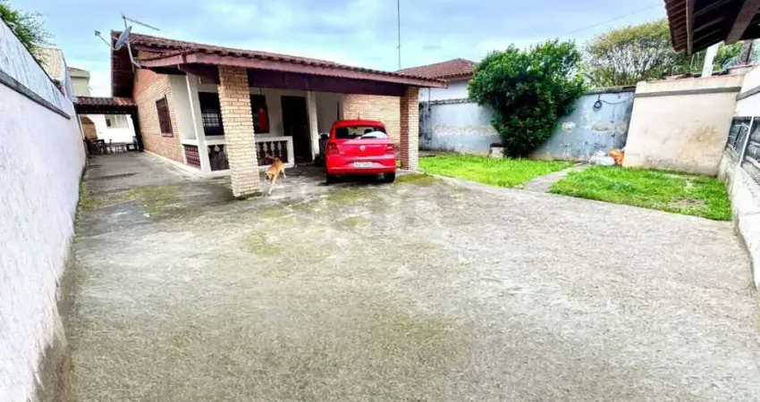 Casa com 3 Dormitórios e Piscina, Porto Novo  Caraguatatuba SP