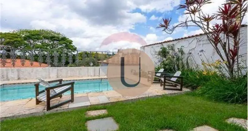 Confortável Casa em rua fechada! 4 dts, 3 vagas, piscina! Morumbi!