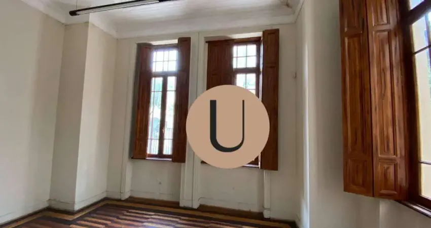 Com uma história de mais de um século, essa casa comercial tombada é uma oportunidade única para quem busca um imóvel com personalidade e potencial de