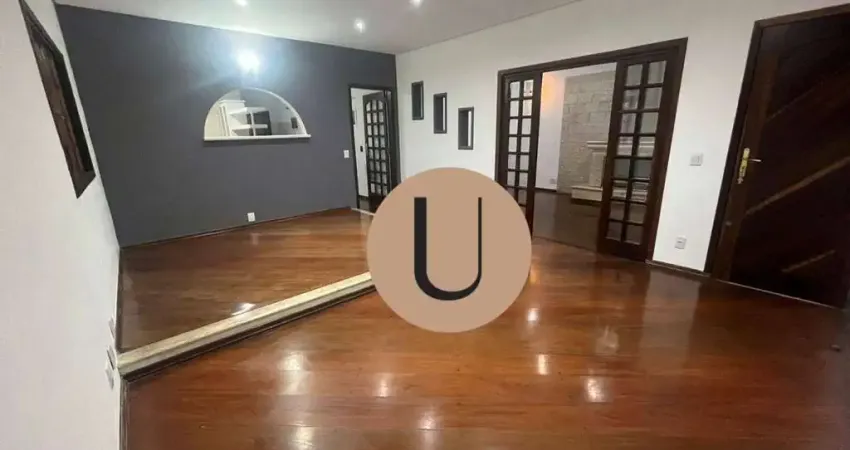 Casa térrea impecável com 216m² de área construída em excelente localização