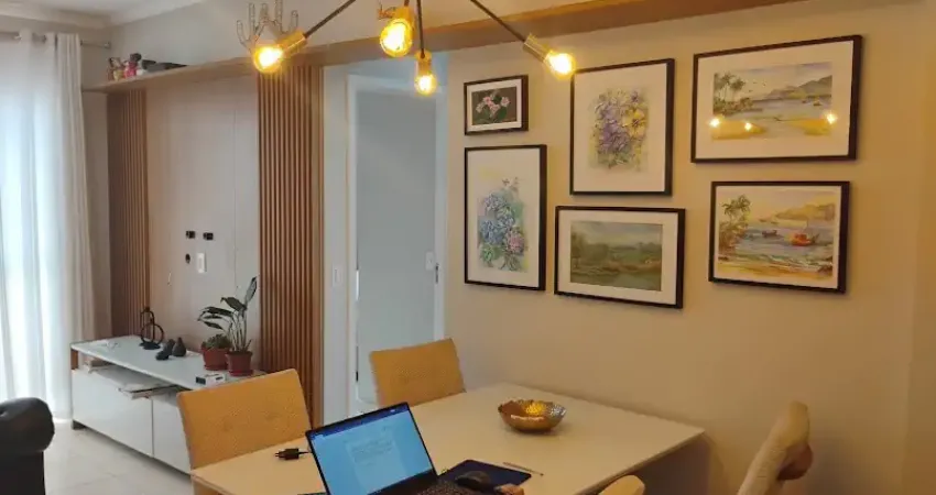 Apartamento mobiliado, vista mar a 100 metros da praia, 2 dormitórios, 1 suíte, 1 vaga demarcada, no bairro ocian  praia grande