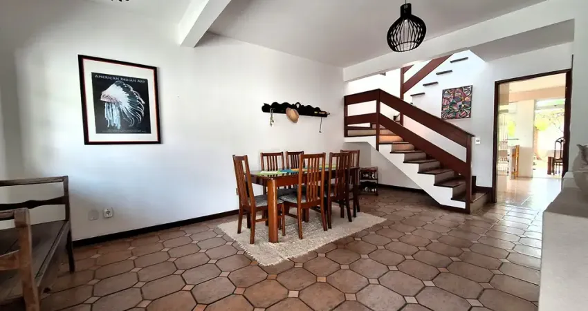 Casa 3 quartos duplex a poucos passos da praia de piratininga
