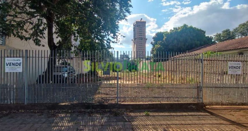 Terreno amplo à venda  em ótima localização na Zona 07!