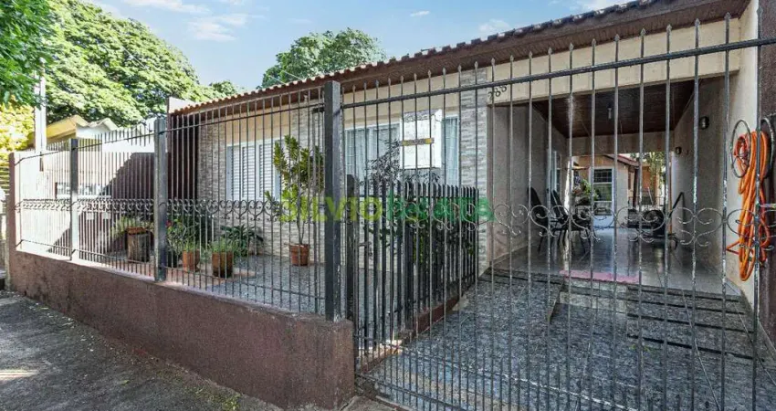 Casa com amplo terreno â venda no bairro Zona 03!