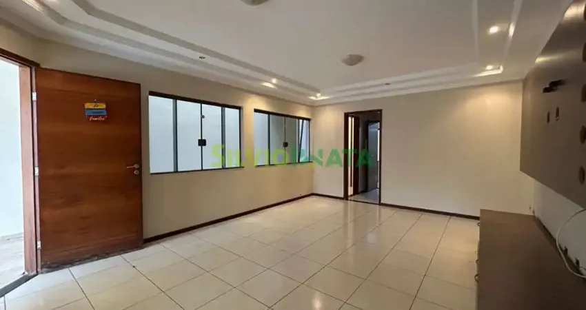 Sobrado à venda por R$ 629.000,00 no Jardim Paris, Maringá-PR