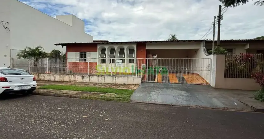 Casa à Venda na Zona 02 - Maringá