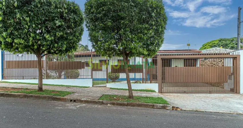 Casa com 3 quartos à venda na Rua Pedro Américo, 145, Zona 05, Maringá