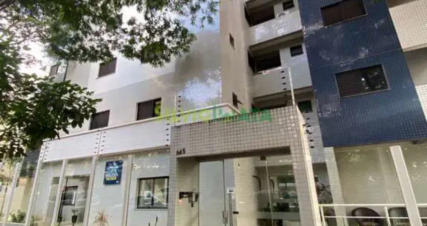 EXCELENTE APARTAMENTO DE 02 QUARTOS SENDO 01 SUÍTE, SEMI MOBILIADO PARA MORAR NA ZONA 07, EDIFÍCIO HELENA MOSER.