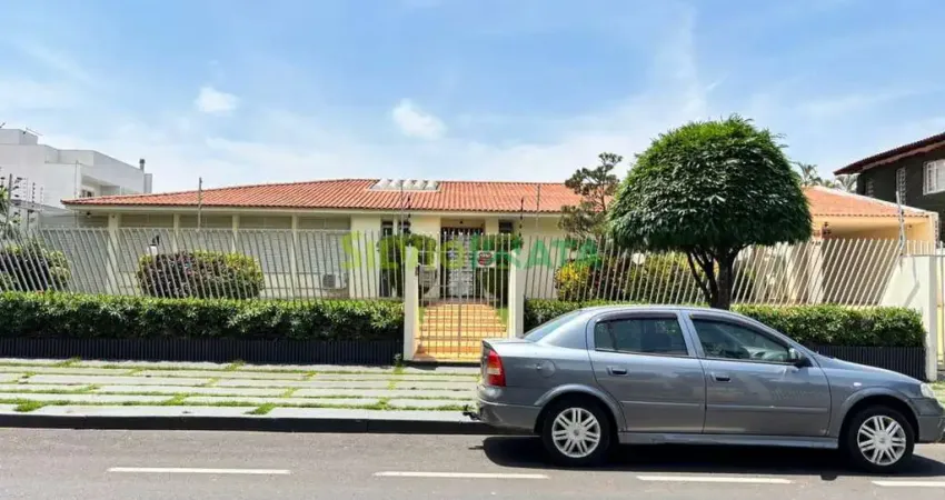 Excelente casa de 600 m² de construção, 03 suítes, piscina e área gourmet, para morar na zona 02.