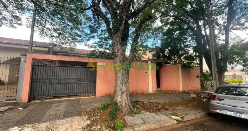 Excelente casa de 03 quartos e piscina, para morar na zona 05.