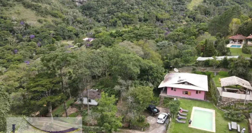 Casa comercial à venda no Vale das Videiras, Petrópolis 