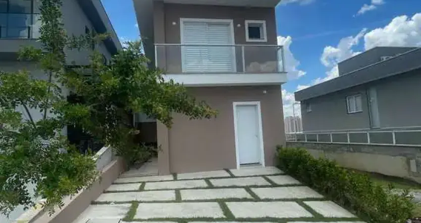 Sobrado novo com 3 dormitórios, sendo uma suíte. The Square Village