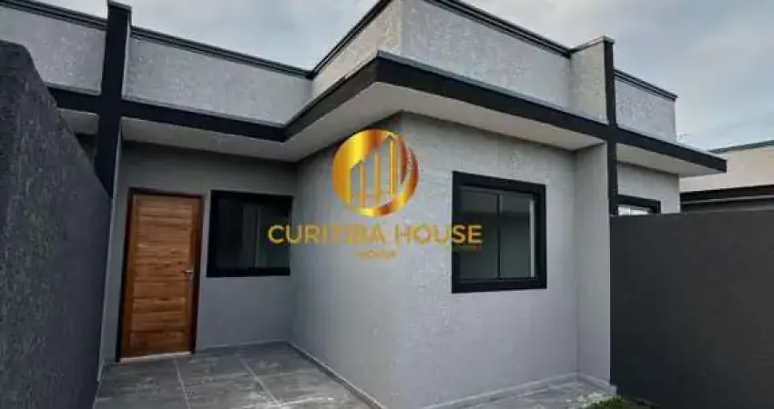 Casa térrea com 2 quartos e com amplo terreno nos fundos.