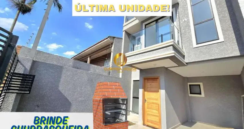 Sobrado triplex com até 4 quartos sendo 1 suíte e solarium no sítio cercado