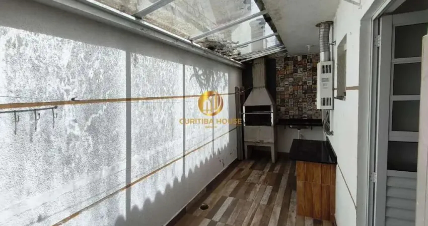 Sobrado com 3 quartos sendo 1 suíte com ar condicionado, churrasqueira nos fundos.