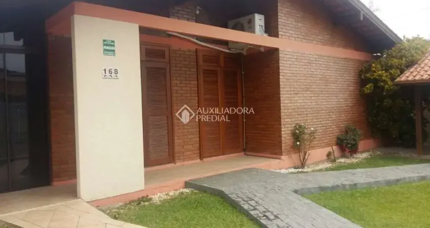 Casa com 3 quartos para alugar na Rua dos Golfinhos, 168, Ingleses do Rio Vermelho, Florianópolis