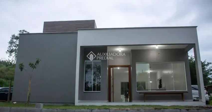 Casa com 3 quartos para alugar na Rodovia Doutor Antônio Luiz Moura Gonzaga, 2764, Rio Tavares, Florianópolis