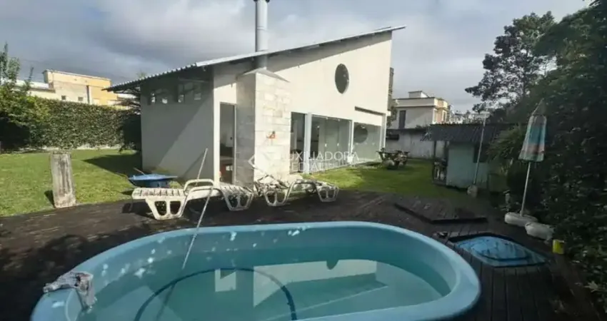 Casa com 3 quartos para alugar na Rua Joaquim José Antunes, 997, Campeche, Florianópolis