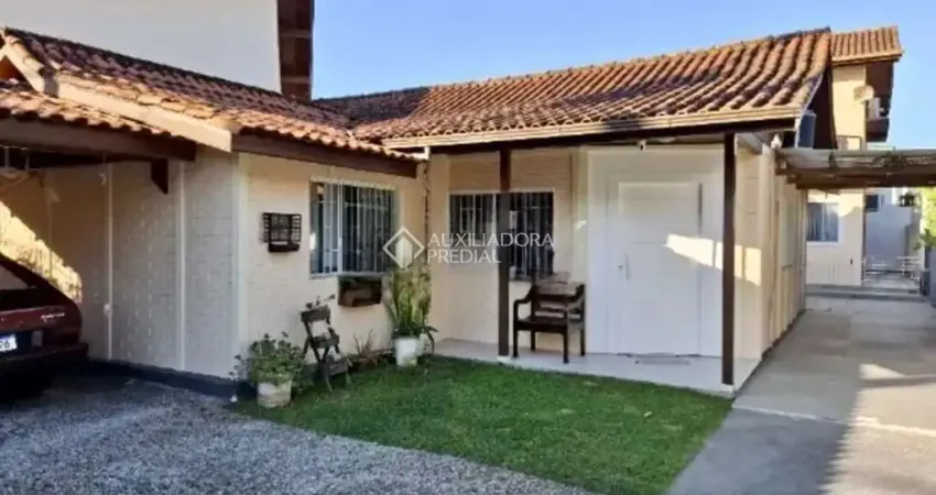 Casa comercial para alugar na Rua Brejaúna, 13, Itacorubi, Florianópolis