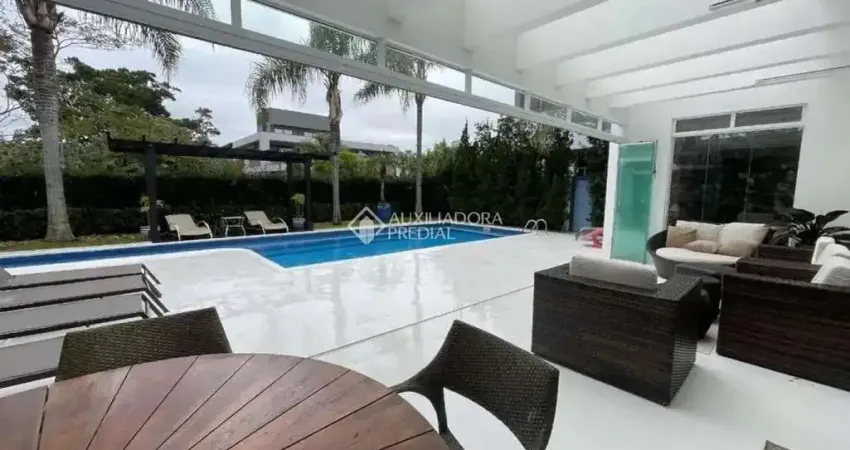 Casa com 7 quartos para alugar na Largo dos Acarais, 170, Jurerê Internacional, Florianópolis