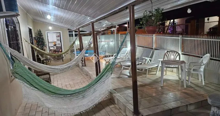 Casa com 4 quartos para alugar na Rodovia Doutor Antônio Luiz Moura Gonzaga, 3895, Rio Tavares, Florianópolis