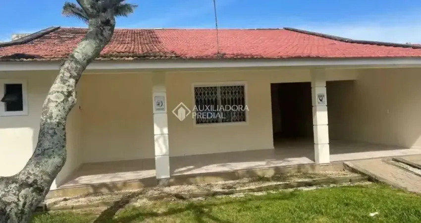 Casa com 3 quartos para alugar na Rua Major Câmara, 82, Ingleses do Rio Vermelho, Florianópolis