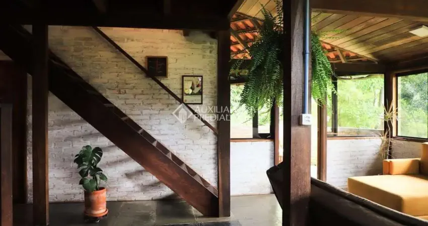 Casa em condomínio fechado com 3 quartos para alugar na Rua Laurindo Januário da Silveira, 3412, Lagoa da Conceição, Florianópolis