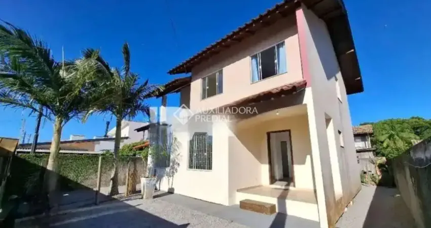 Casa com 4 quartos para alugar na Rua Tereza Francelina Lopes, 350, Ribeirão da Ilha, Florianópolis