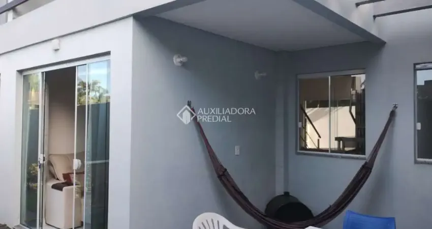 Casa com 2 quartos para alugar na Rua Jardim dos Eucaliptos, 654, Campeche, Florianópolis
