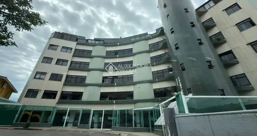 Apartamento com 3 quartos para alugar na Rua Paul Percival Harris, 136, Estreito, Florianópolis