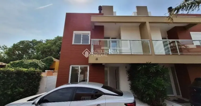 Casa em condomínio fechado com 3 quartos para alugar na Rua Grumixama, 215, Campeche, Florianópolis