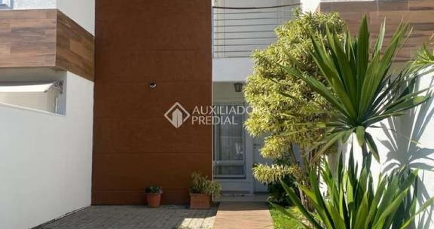 Casa com 3 quartos para alugar na Rua Valdemiro José Vieira, 161, Campeche, Florianópolis