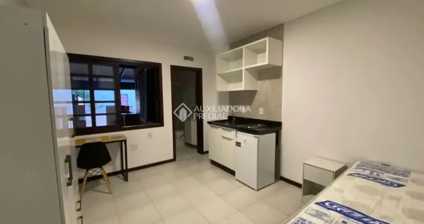 Apartamento com 1 quarto para alugar na Avenida Júlio D'acia Barreto, 428, Carvoeira, Florianópolis