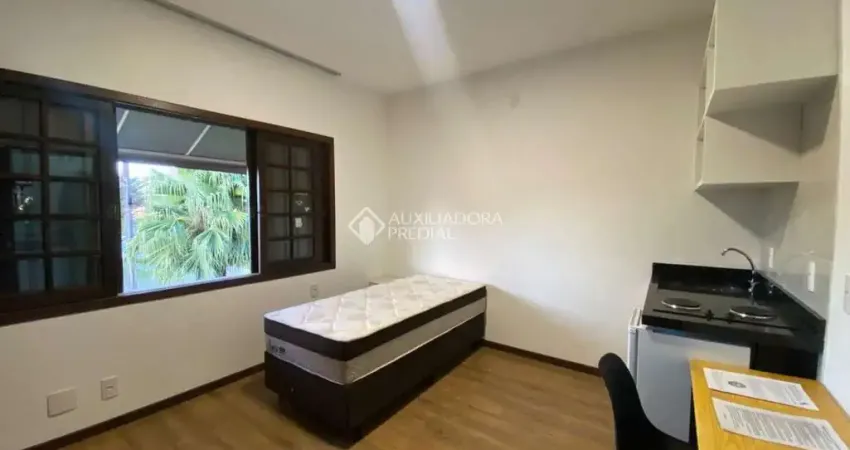 Apartamento com 1 quarto para alugar na Avenida Júlio D'acia Barreto, 428, Carvoeira, Florianópolis