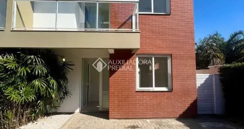 Casa com 3 quartos para alugar na Rua Grumixama, 201, Campeche, Florianópolis