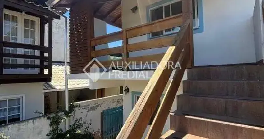 Casa com 2 quartos para alugar na Servidão Vereador Oscar Manoel da Conceição, 251, Rio Tavares, Florianópolis