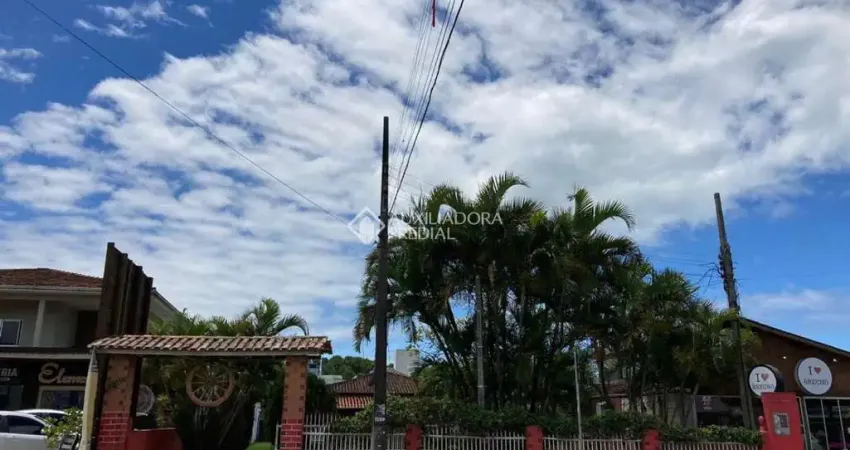 Casa comercial para alugar na Avenida Pequeno Príncipe, 2011, Campeche, Florianópolis