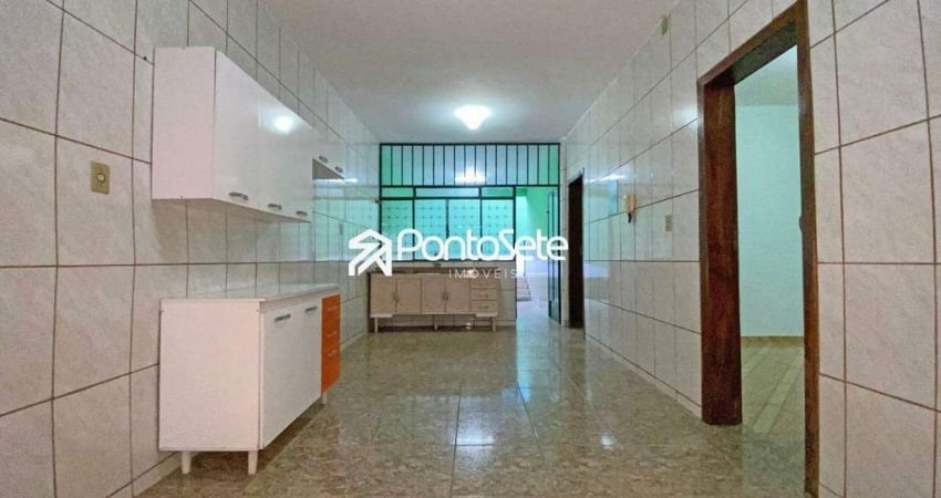 Casa com 3 quartos para alugar no Centro, Divinópolis 