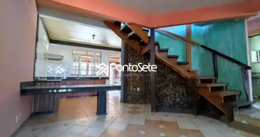 Casa com 4 quartos para alugar no Manoel Valinhas, Divinópolis 