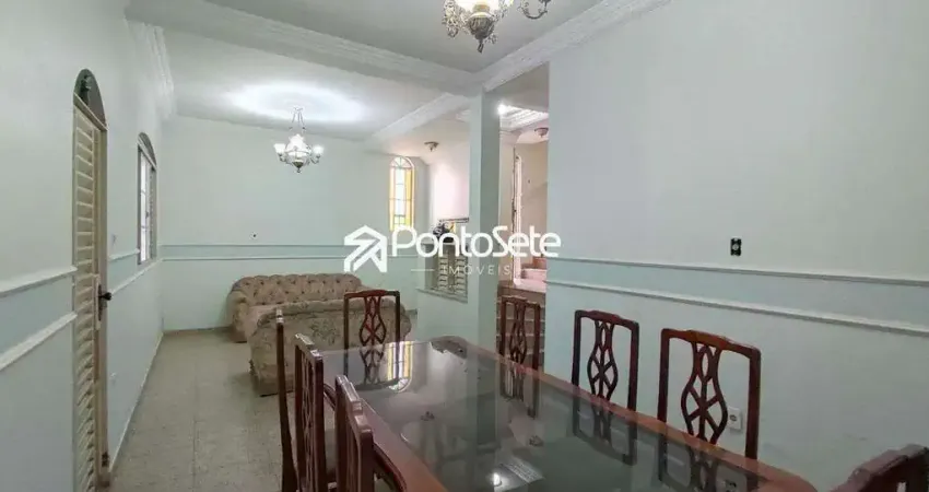 Casa com 5 quartos para alugar no São Sebastião, Divinópolis 
